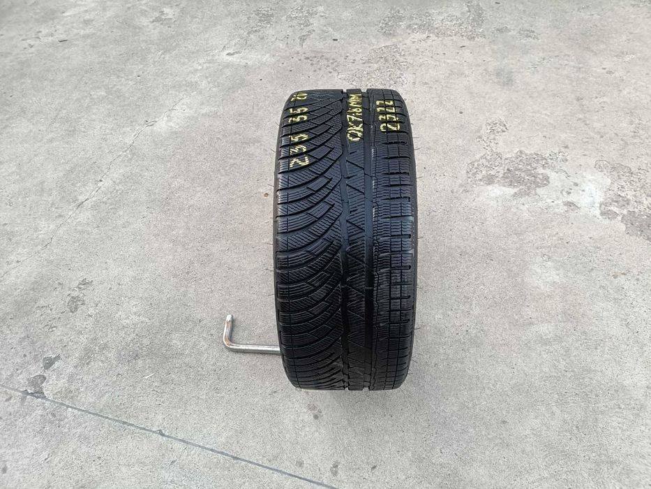 O anvelopa iarna 235 35 20 michelin pilot alpin PA4 cu 7,8 mm dot 2322