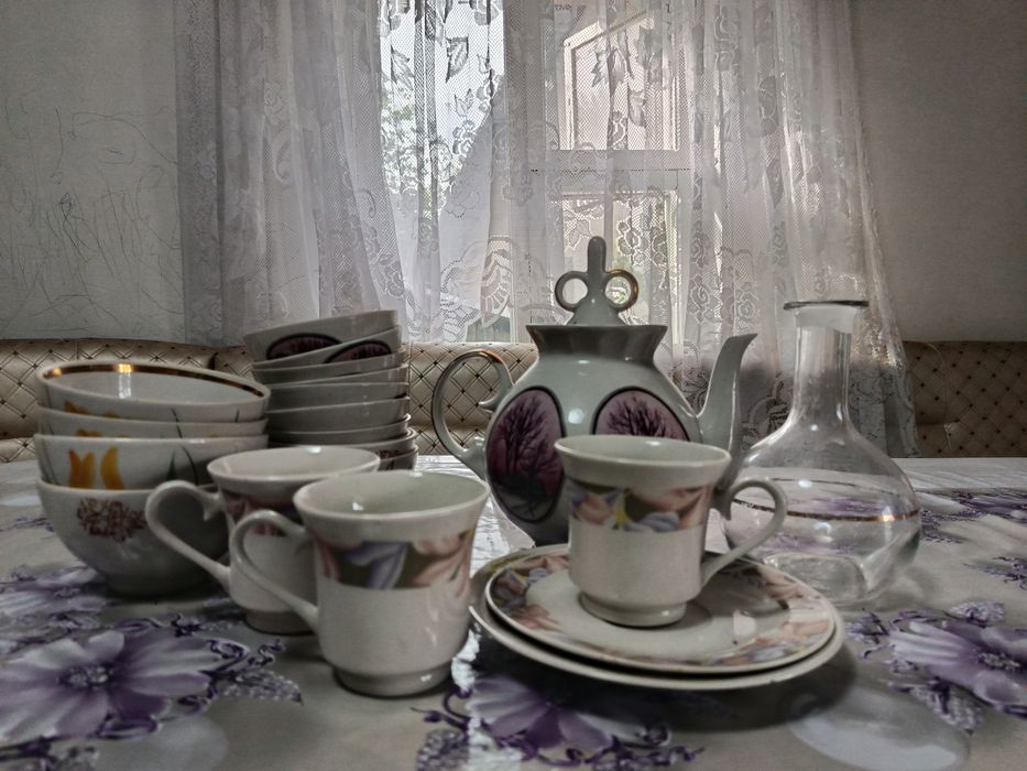 Кружки, чайник, чашки