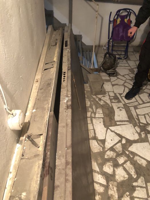 Выходной дверь железный