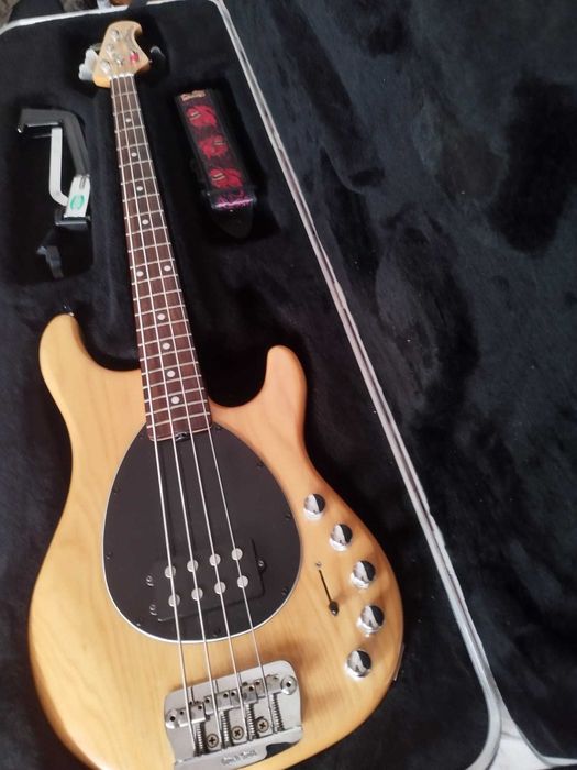 Ernie Ball MusicMan Sterling 4H Bass (made in USA) with piezo