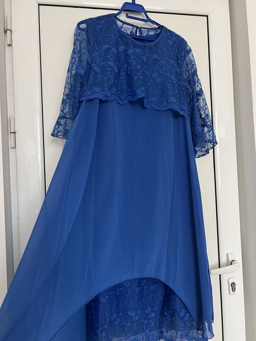 Чисто нова официална рокля