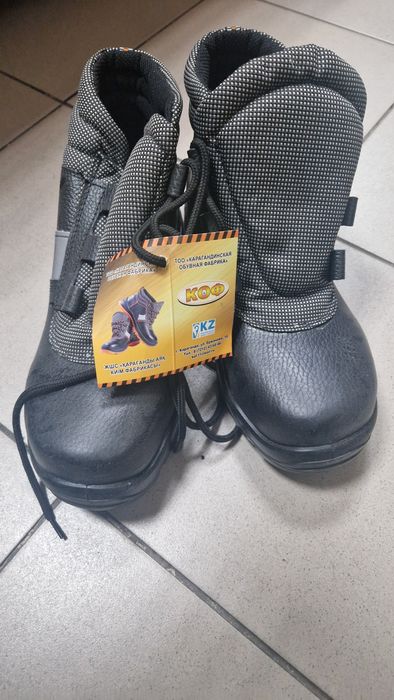 Продаю спец обувь. 40 размер