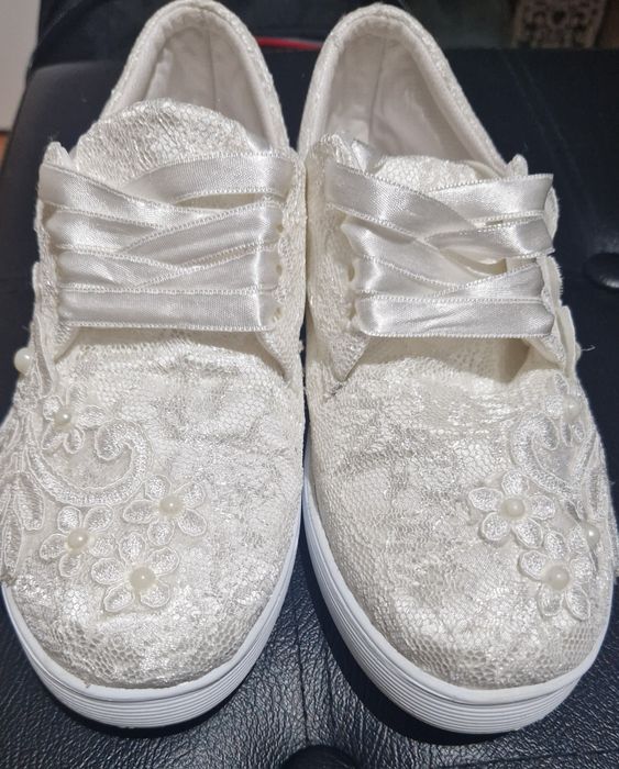 Teniși pentru mireasa
