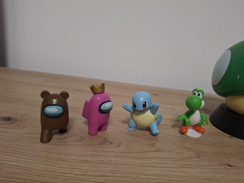 Vand lot cu 9 jucarioare