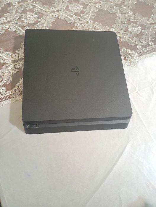Продается playstation 4 slim память 500гб в хорошем состоянии