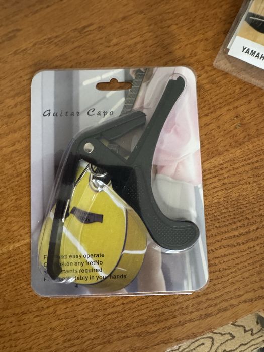 Gitaraga kapatastir,rement,tuner,struna sotiladi