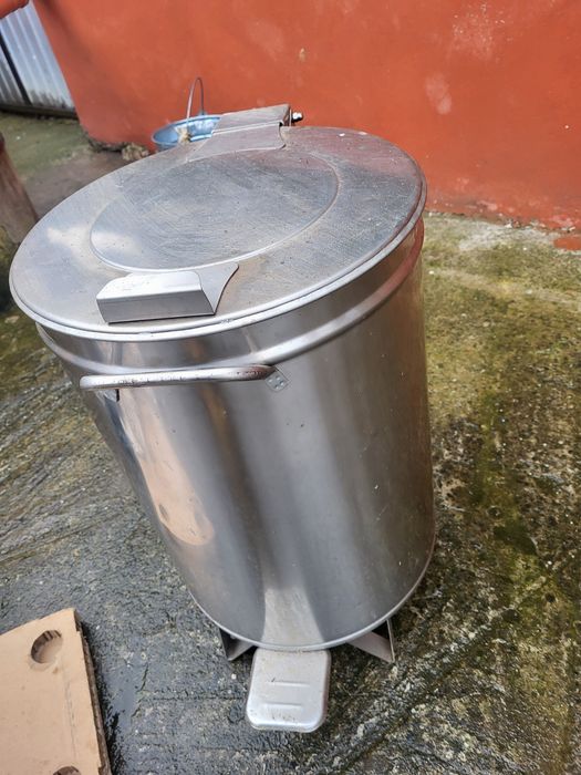 Vand cos de gunoi cu pedal si capac