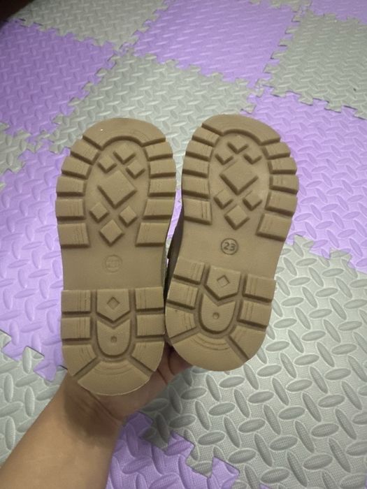 Ghete fetite marimea 23