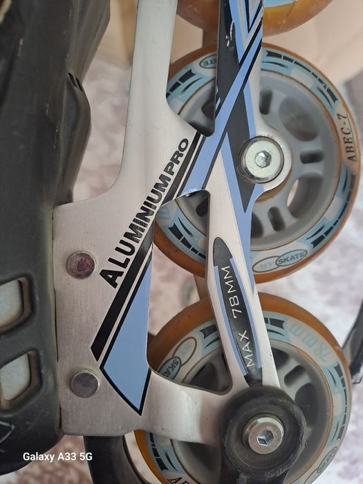 Роликовые коньки