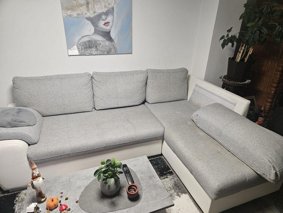 Vând canapea living cu spațiu de depozitare, fara zgârieturi sau ruptu
