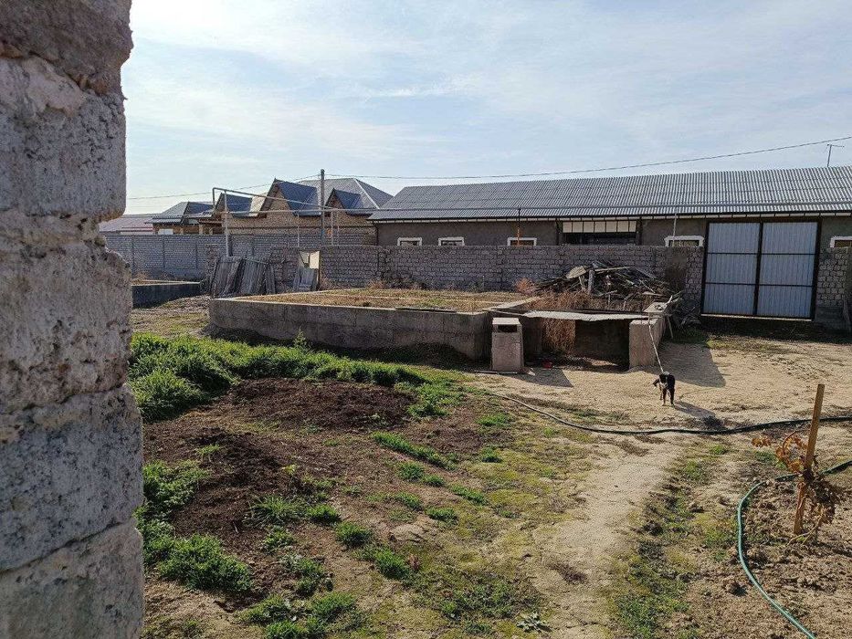 Тошкент вилояти Нурафшон шахрида 4 сотикли участка сотилади.