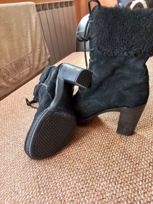 Черни боти от естествен велур