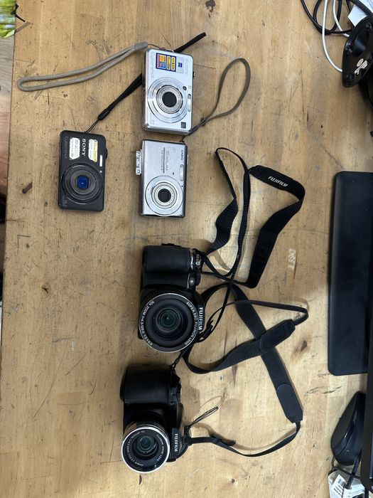 Vand un lot de aparate sony