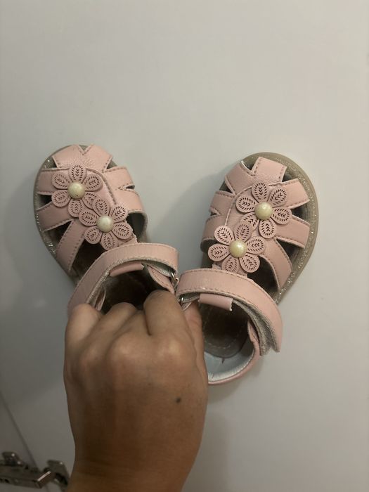 Продам сандали на девочку