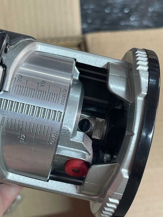 Masina de frezat pe acumulator  Makita DRT50Z 18V fara baterie si incarcator - pentru piese sau reparare