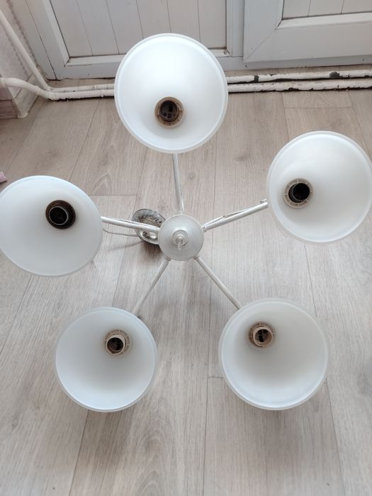 Продаётся люстра