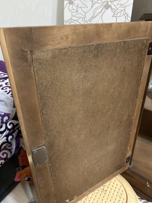 Продам сервант , чистое дерево, без дефекта.