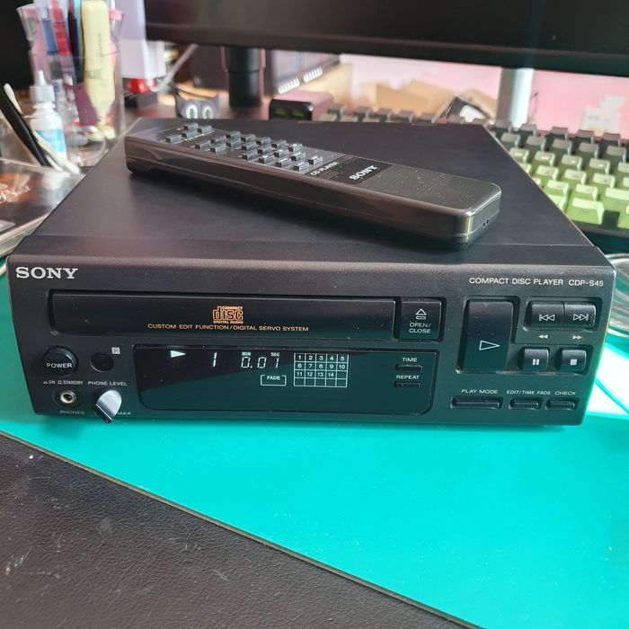 CD проигрыватель SONY CPD-S45