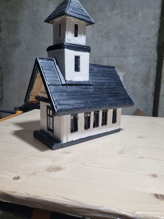 Căsuțe și bisericuțe in miniatură