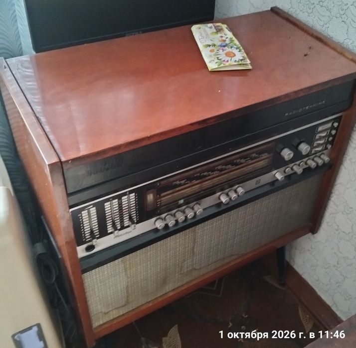 Продам радиолу "Рекорд"