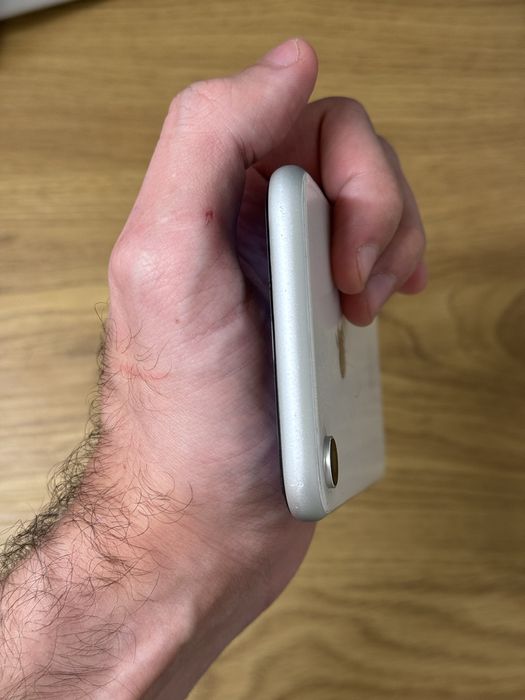 iPhone XR 64gb White battery 80%