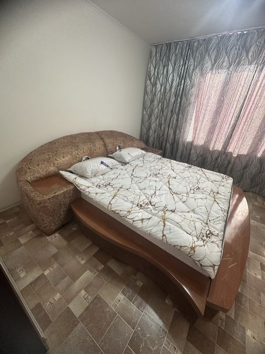 Кровать без матраса