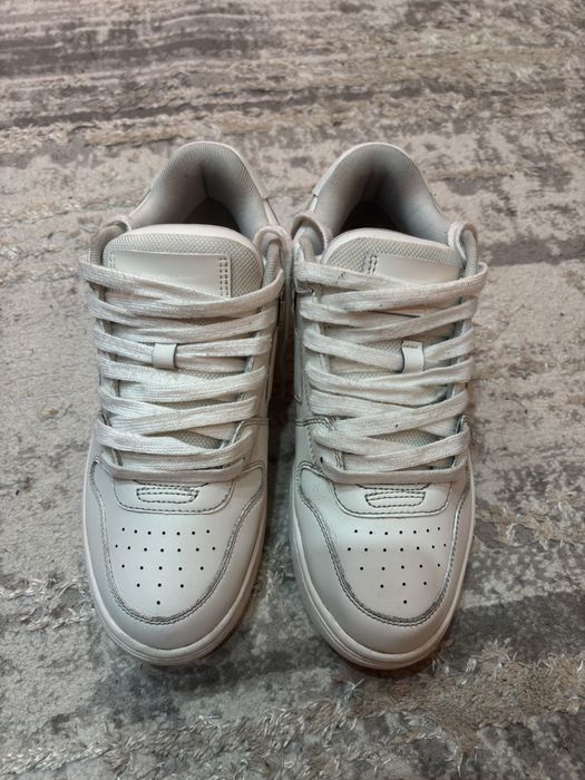 Vand off white out of office