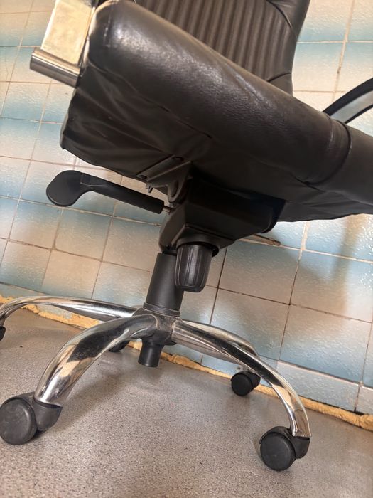 Кожаное кресло офисное натуральное