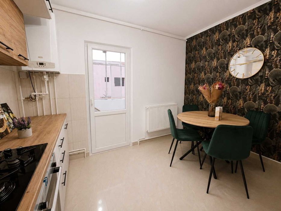 Strand etaj 1 Apartament 2 camere decomandate de vanzare balcon