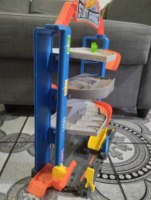 Hot Wheels  гараж/паркинг -29 лв. Автовоз -23 лв.