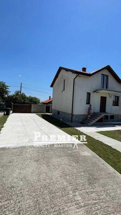 Красива нова къща за продажба в Горица.