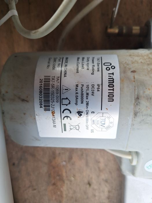 Motoare cu ax telescopic pentru porți, trape, etc