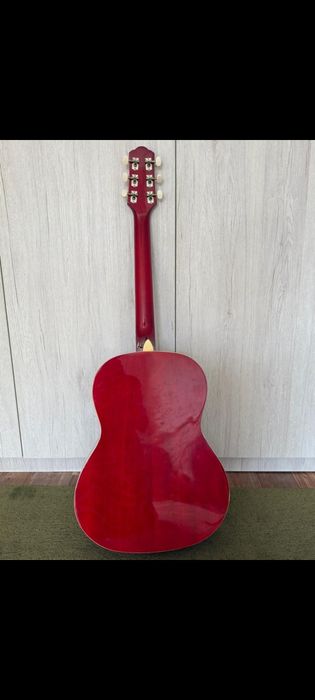 Продаётся Акустическая гитара