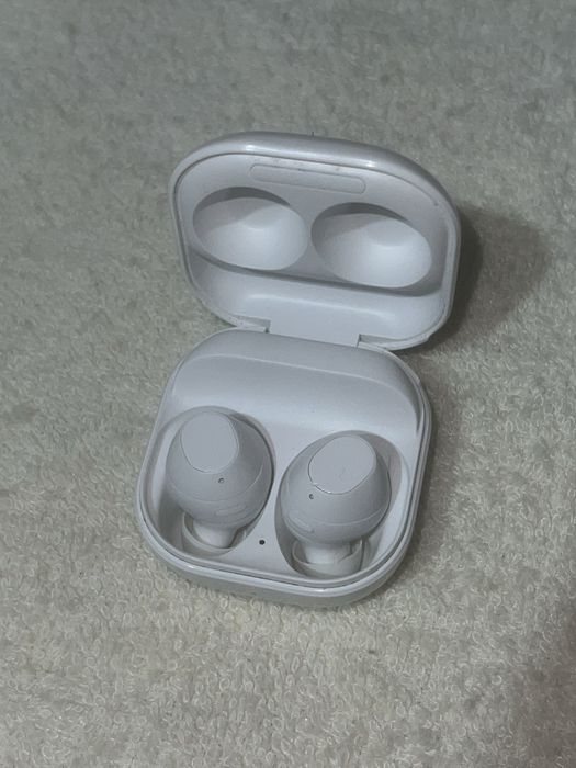 Galaxy buds FE.