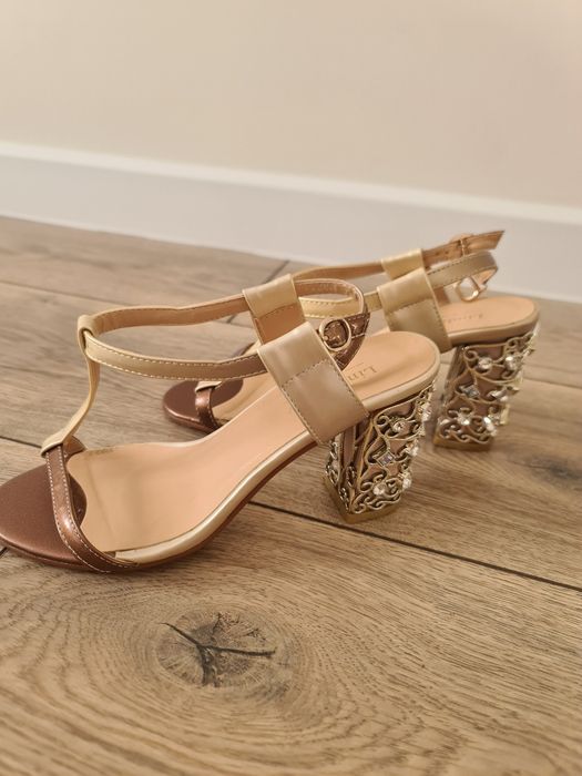 Қымбат аяқ киімдер