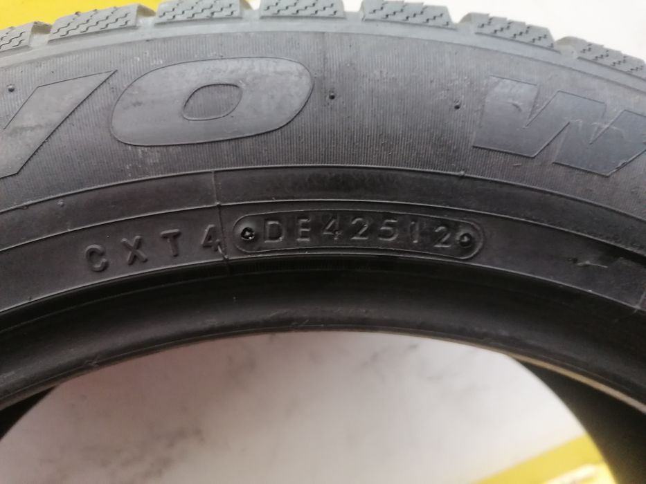 225/55/19 iarna  2*Toyo  dot 2512. 5,46mm