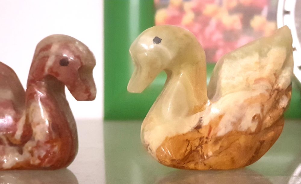 Пара лебедей из нефрита