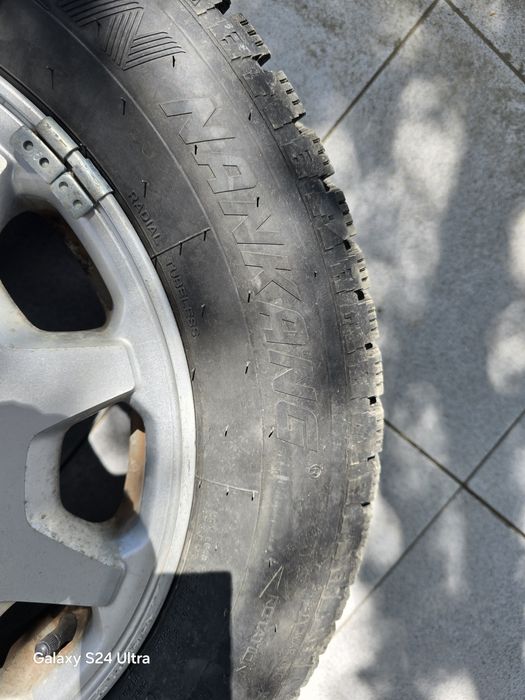 Зимние шины  с дисками R16