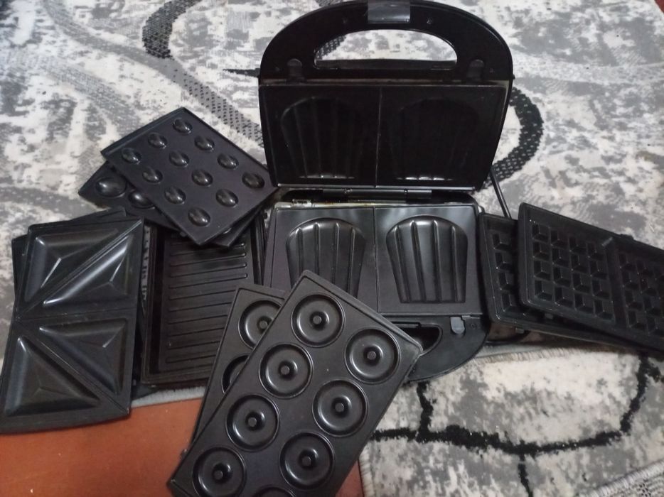 Продам электро вафельницу