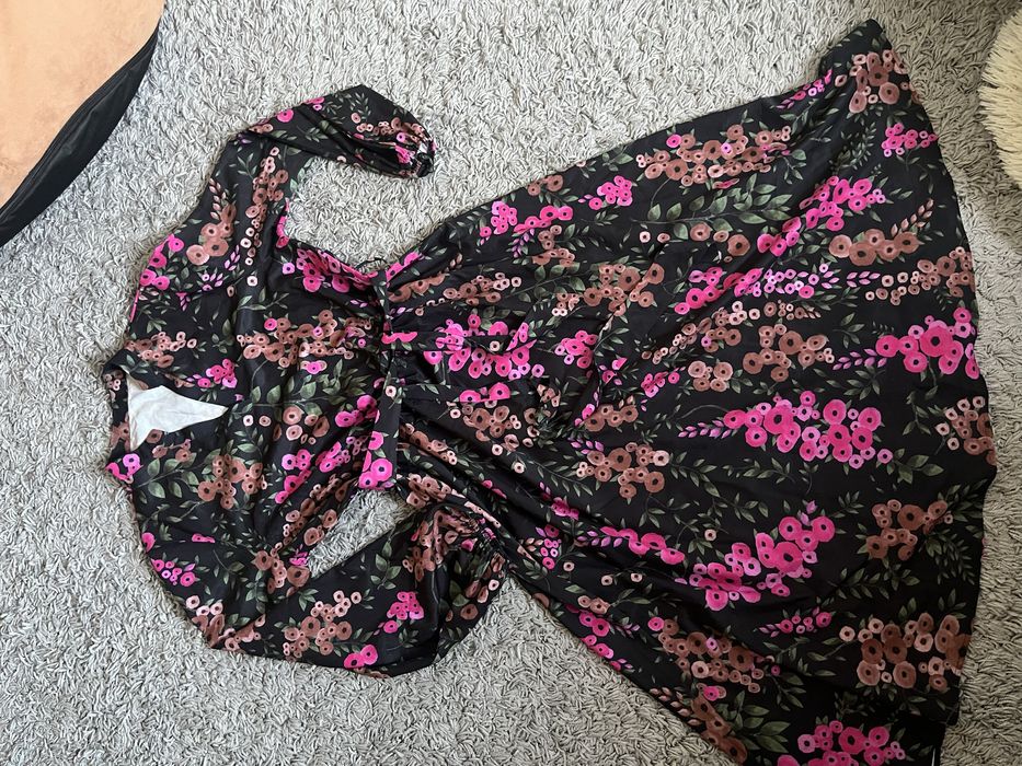 Нова Дамска рокля размер до Л