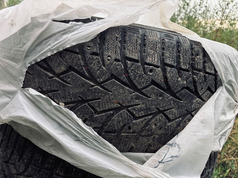 Зимние шины 235/55R20