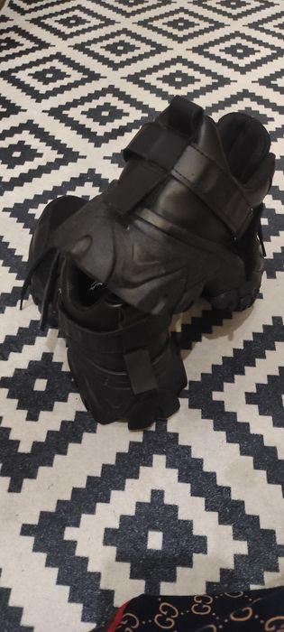 Кроссовки женские