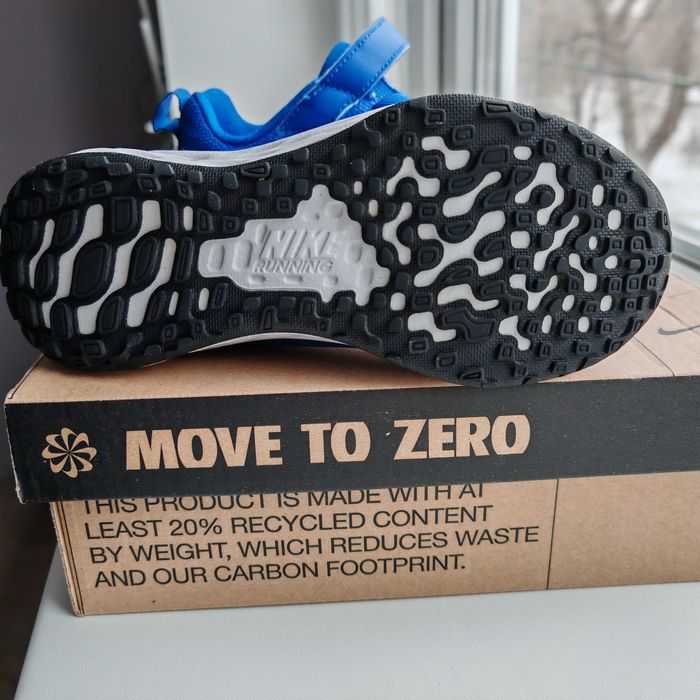 Детские кроссовки NIKE Revolution новый