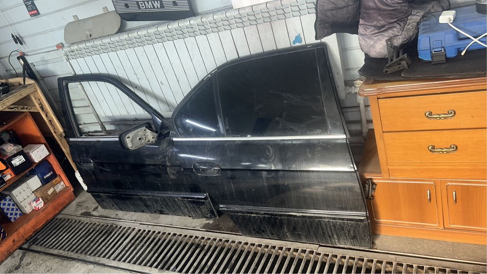 Продам запчасти на бмв Е38. 730i.