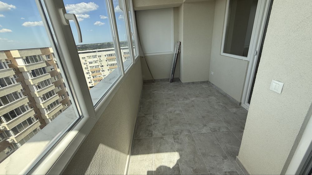 Vand apartament cu loc de parcare in interior, cartoer Fiald