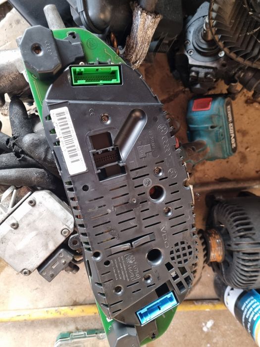 Километраж за Ауди А6 Ц5 2.7 битурбо бензин 2000г