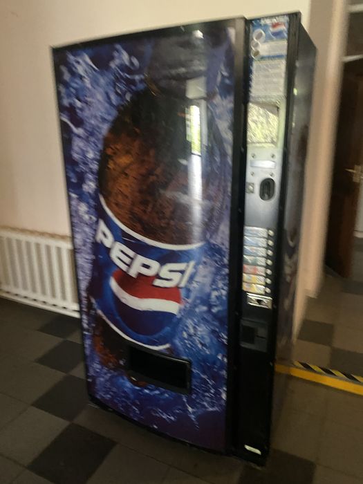 Вендинговый Холодильник раритет напитков