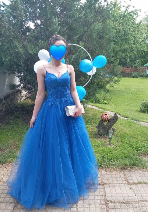 Абитюриентска рокля