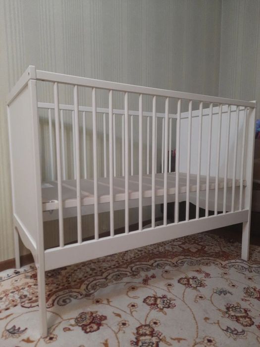 Детский кровать манеж с матрасом.