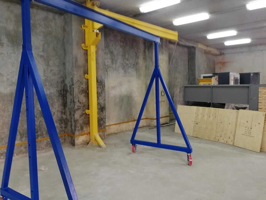 Передвижной козловой кран, Грузовой подъемник мачтовый